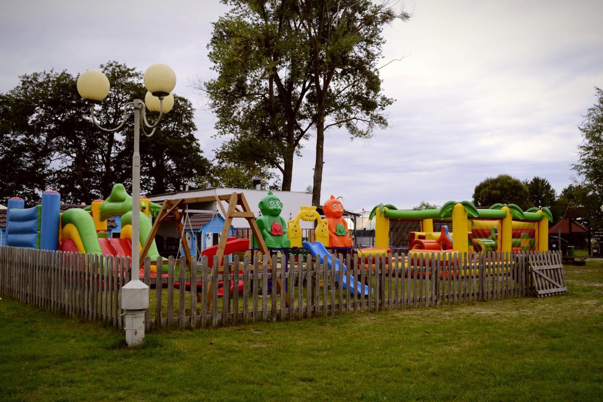 Camping Szczecinek Domy Wypoczynkowe المظهر الخارجي الصورة