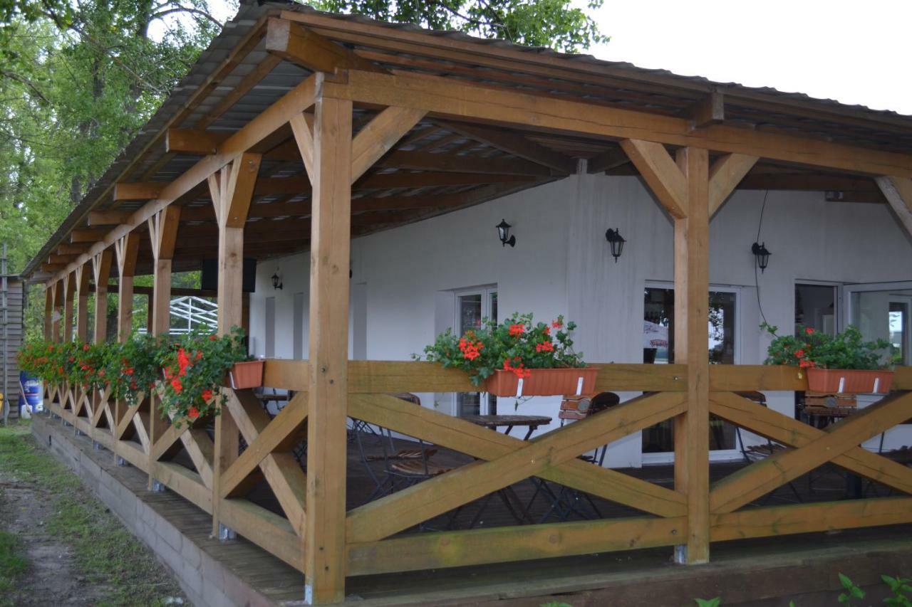 Camping Szczecinek Domy Wypoczynkowe المظهر الخارجي الصورة