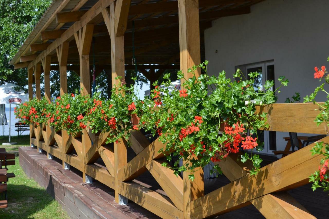 Camping Szczecinek Domy Wypoczynkowe المظهر الخارجي الصورة